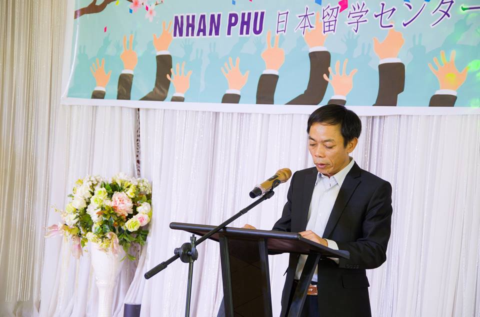 7 Ông Nguyễn Quang thủy giám đốc chi nhánh Lâm Đồng lên khai mạc buổi lễ